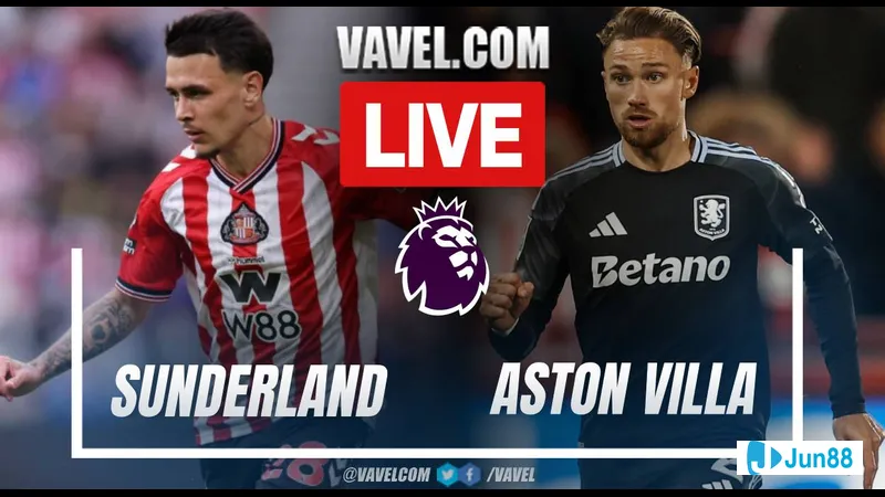 Các cầu thủ Sunderland và Aston Villa tranh chấp bóng trên sân cỏ Các cầu thủ Sunderland và Aston Villa tranh chấp bóng trên sân cỏ