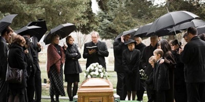 Nằm ngủ mơ thấy đám ma có ý nghĩa như thế nào? Jun88 4 mo thay dam ma 2